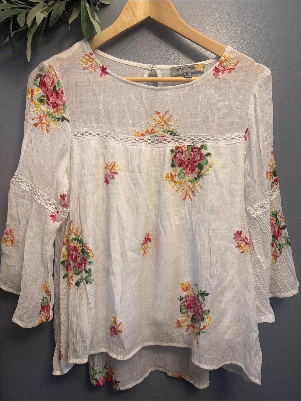 Figueroa & flower White Embroidered Floral Peasant Top